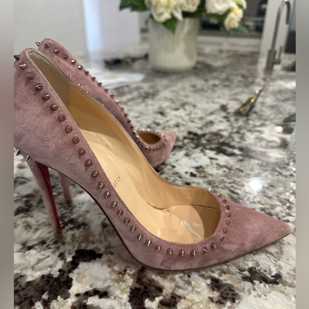 Christian Louboutin pink suede pumps. - Picture 11 of 13